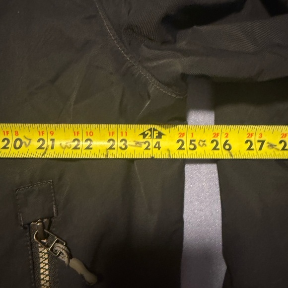 Tommy Bahama Black Raincoat with Full-Length Zipper and Stand-Up Collar - Picture 3 of 6